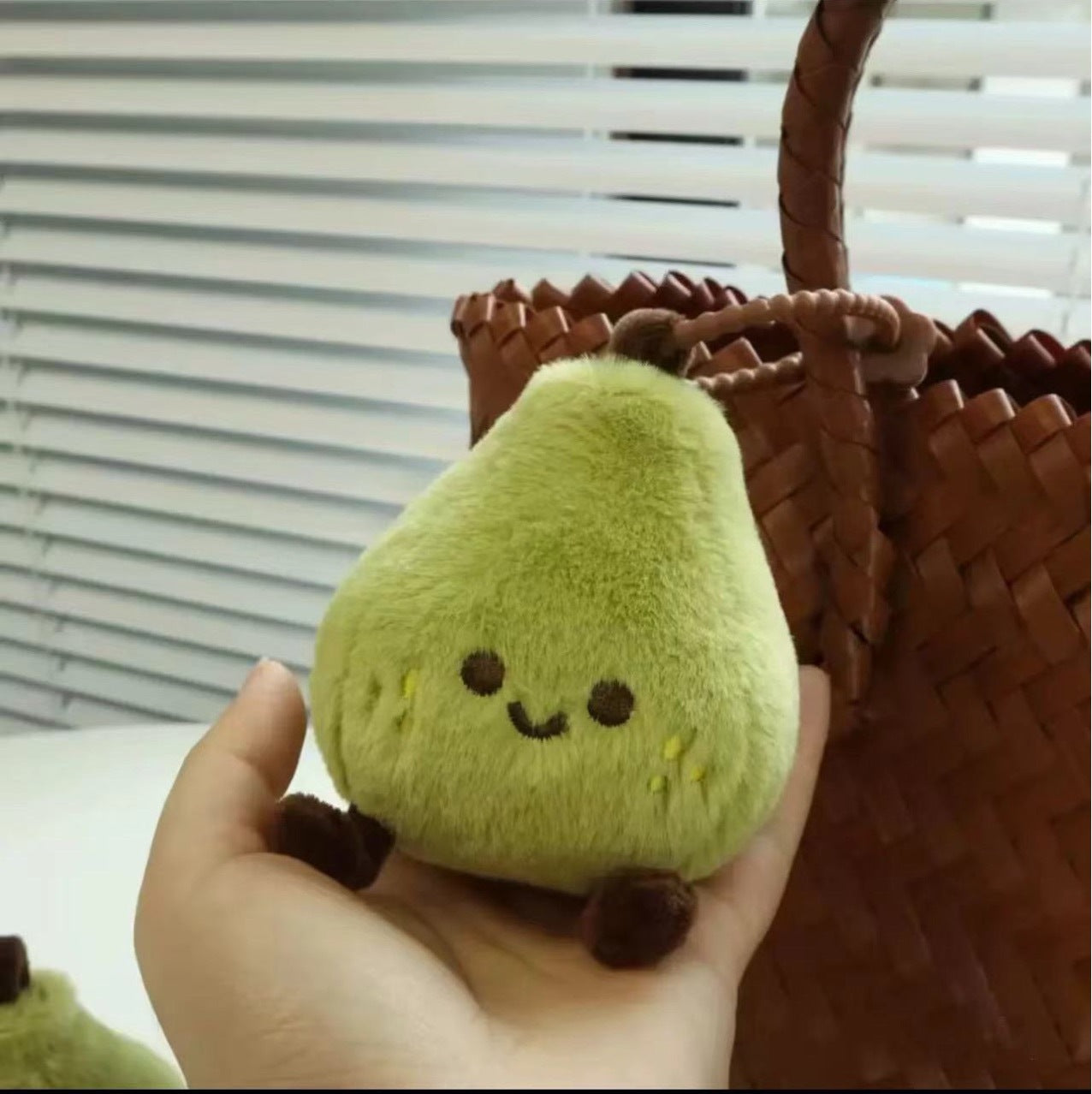 Peluche de Pera Verde con Cadena Colgante