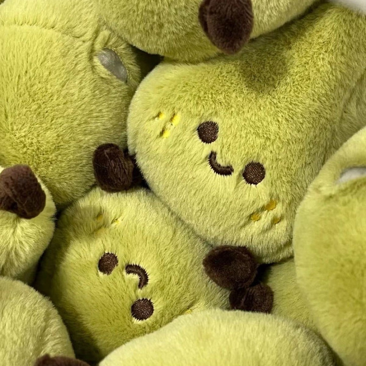 Peluche de Pera Verde con Cadena Colgante