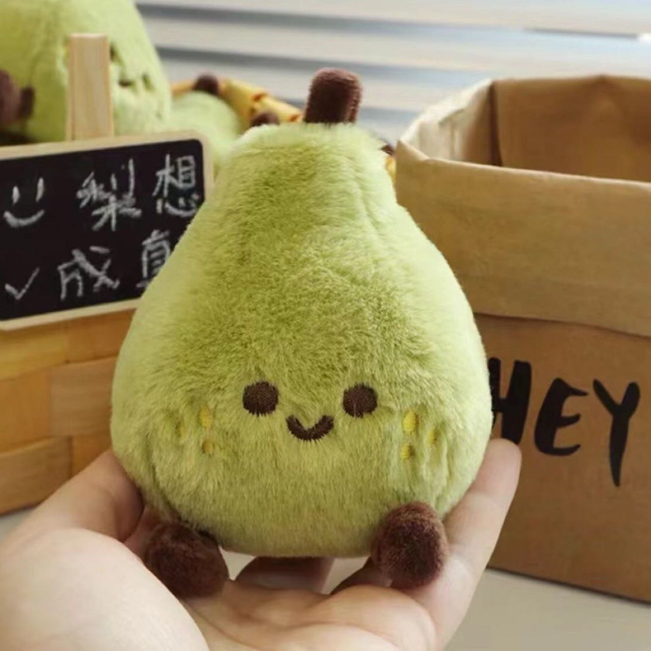 Peluche de Pera Verde con Cadena Colgante